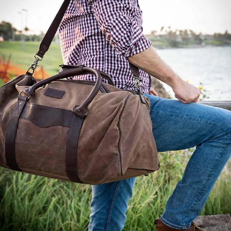 Insulated travel cooler bag for keeping food and drinks freshCampaign Waxed Canvas Large Field Duffle Bag