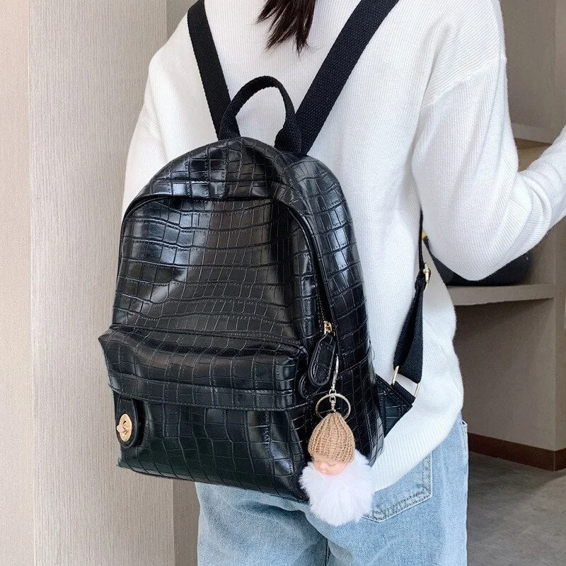 Compact travel backpack with a padded laptop sleeve for digital nomadsFashion Alligator print women backpack Large capacity Casual  travel bags pu leather female Bagpack mochila Daypack school bags