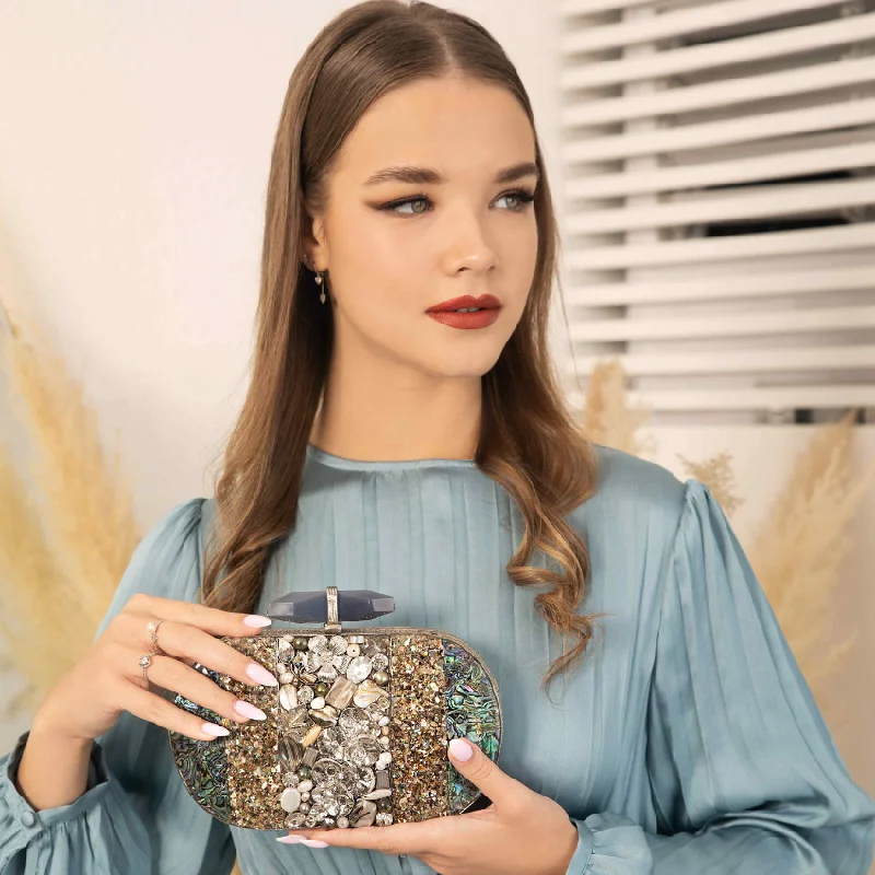 Mirrored Clutch in Silver for Futuristic - Themed GatheringsPearl Beauty Silver