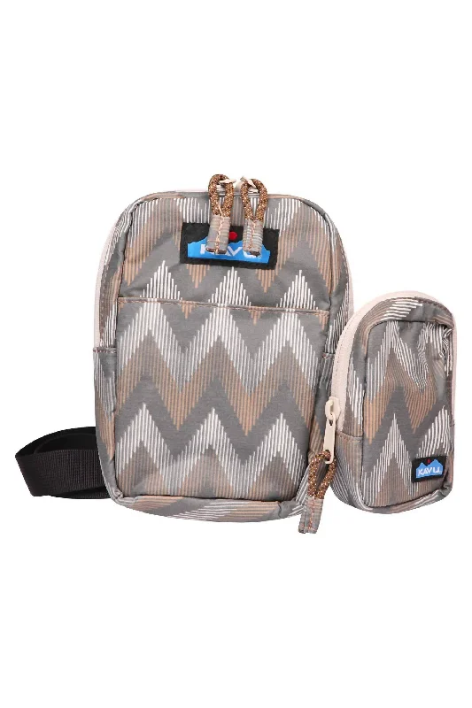 Women's Crossbody Bag with Magnetic Closure in White for Quick AccessWomen's Yorktown Crossbody Bag In Chevron Peak