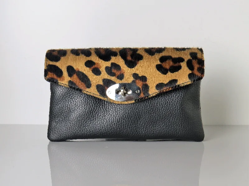 Women's Crossbody Bag with Chain Strap in Gold for a Glamorous TouchGenuine Italian Leather Mini Leopard Print Crossbody Bag