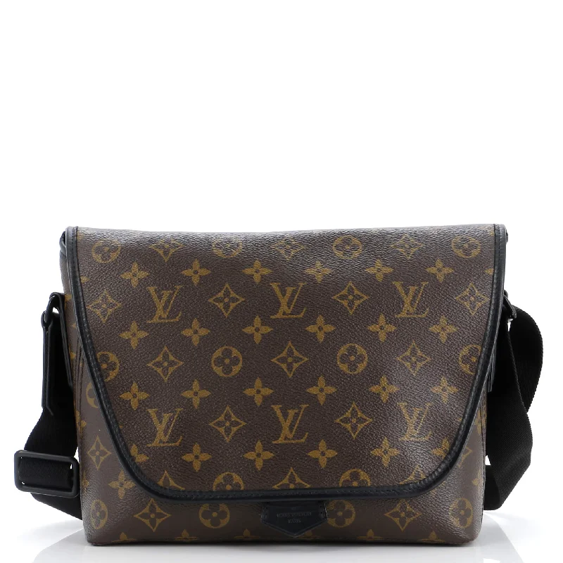 Women's Crossbody Bag with Chain Strap in Gold for a Glamorous TouchMagnetic Messenger Bag Macassar Monogram Canvas